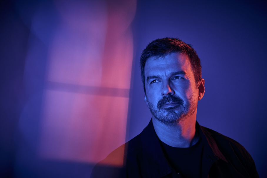 Damien Robitaille – Ultraviolet